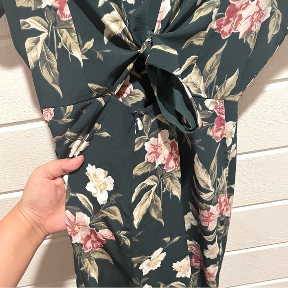 NWOT Volcom Emerald Green Haute Tropic Floral
Plunge Jumpsuit Size Small - Picture 11 of 12